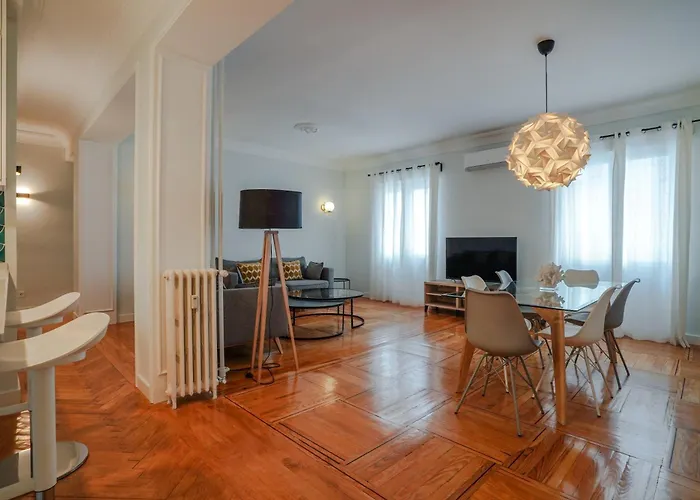 Modern Spacious-3 Bedrooms 2 Bathrooms-Retiro