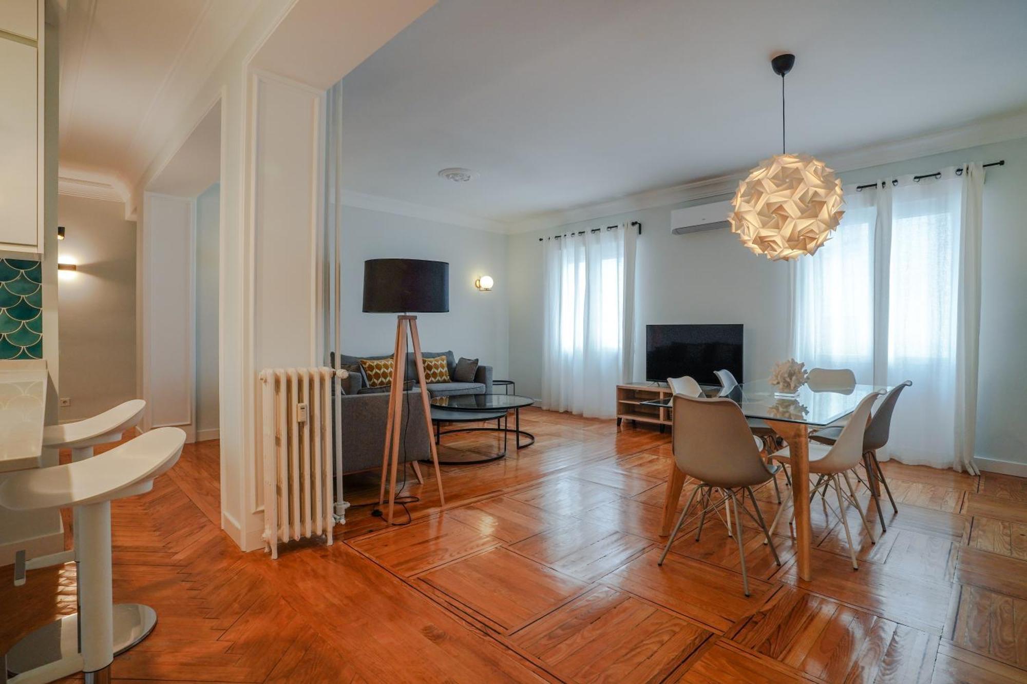 Modern Spacious-3 Bedrooms 2 Bathrooms-retiro Appartamento *